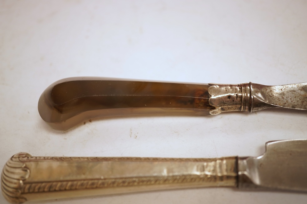 A collection of eleven Georgian silver, white metal or agate handled steel bladed knives, differing sizes, the largest 25cm, together with a set of eleven George III silver pistol handled dessert forks by Moses Brent, Lo